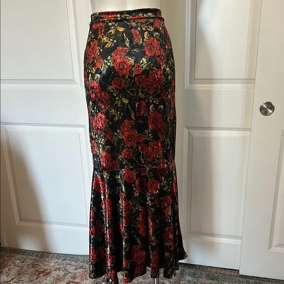 Floral Black and Red Women's Skirt - Picture 6 of 9